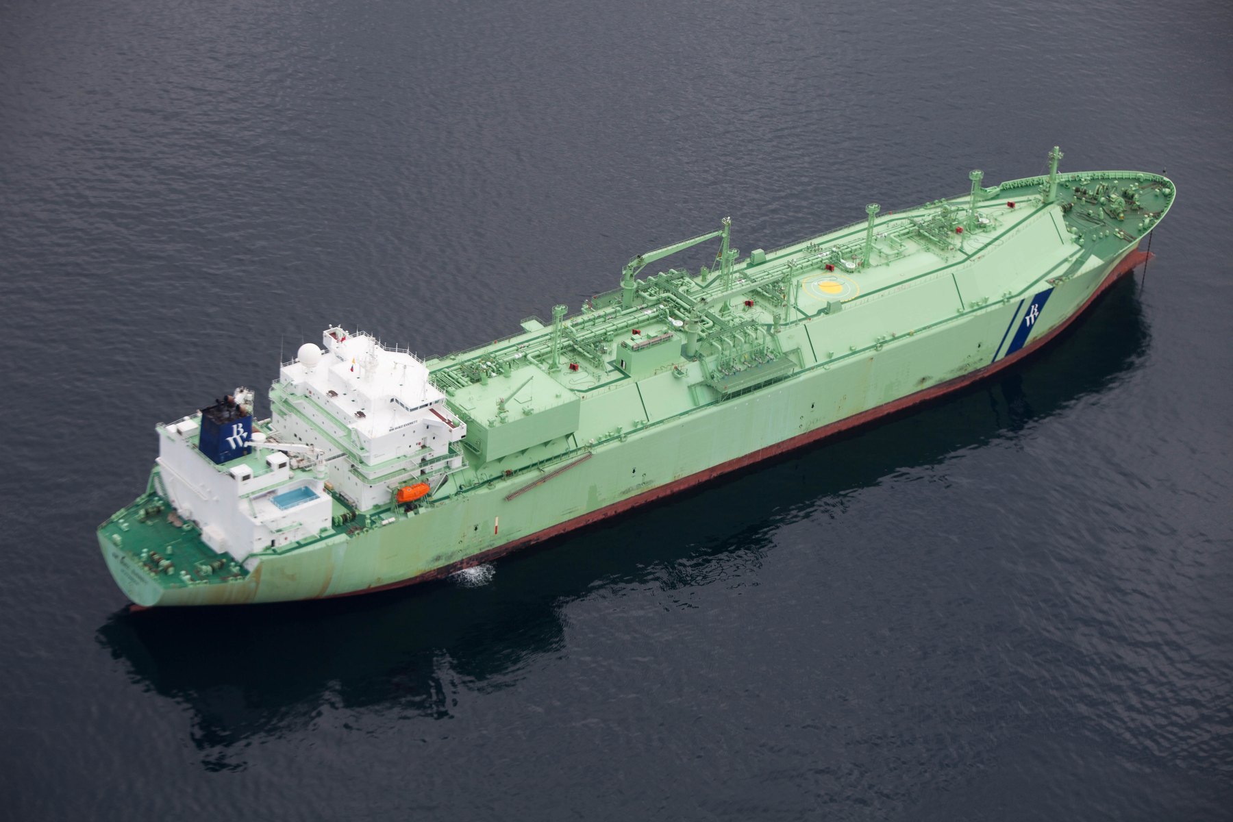 The same hull as BW Everett, in clean condition. Identification photograph — not the Mediterranean fire.