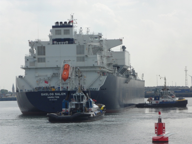 Stern of GasLog Salem (Hamilton), tugs in attendance. Identification photo. Not a picture of Damietta on 29 July.
